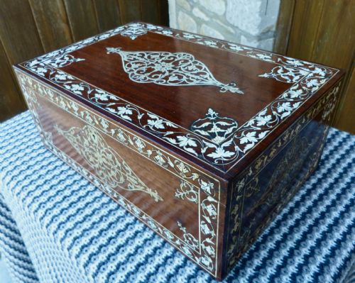 Good Inlaid Rosewood Jewellery Case