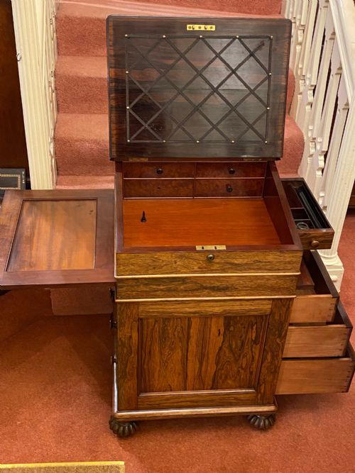 fig 2. Gillows of Lancaster: A finest quality rosewood Davenport