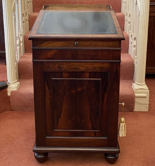 A Fine Quality Rosewood Davenport by Gillows of Lancaster