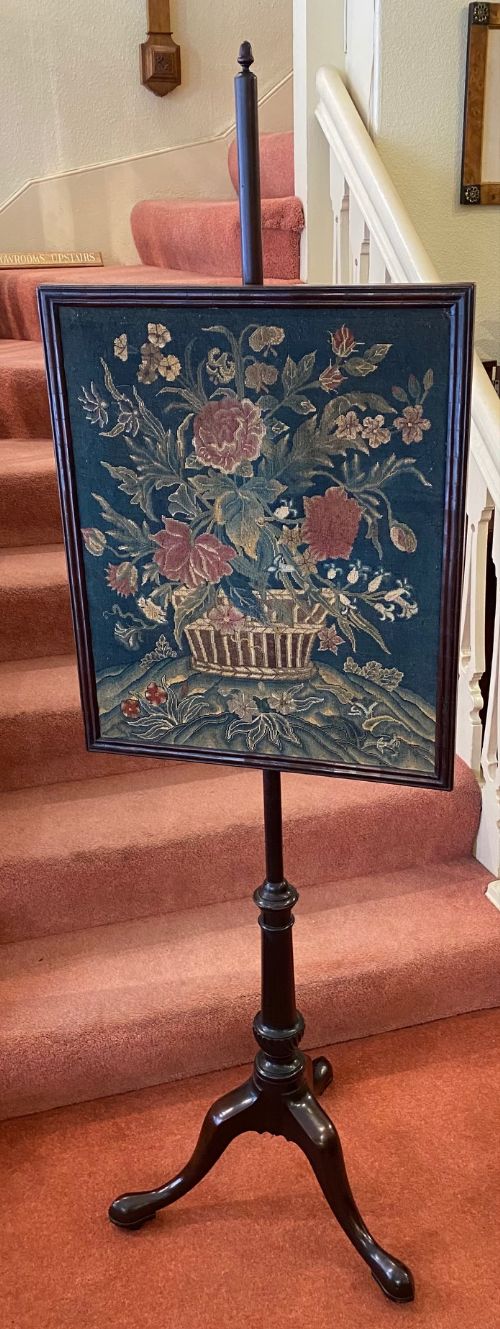 A Good 18th Century Chippendale Period Polescreen