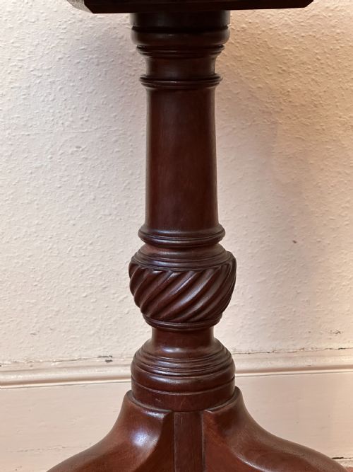 MID19TH CENTURY TILTTOP MAHOGANY OCCASIONAL TABLE WITH SCALLOPED EDGE - ADDITIONAL PHOTO 1