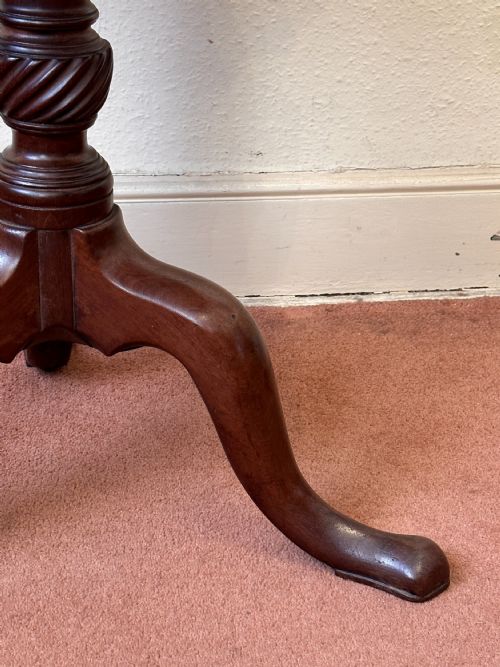 MID19TH CENTURY TILTTOP MAHOGANY OCCASIONAL TABLE WITH SCALLOPED EDGE - ADDITIONAL PHOTO 2