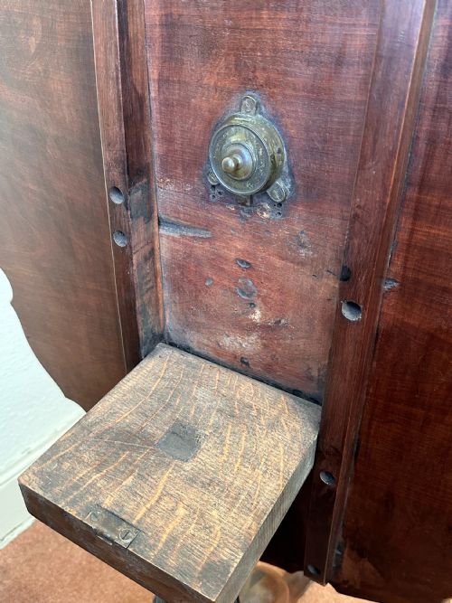 MID19TH CENTURY TILTTOP MAHOGANY OCCASIONAL TABLE WITH SCALLOPED EDGE - ADDITIONAL PHOTO 4