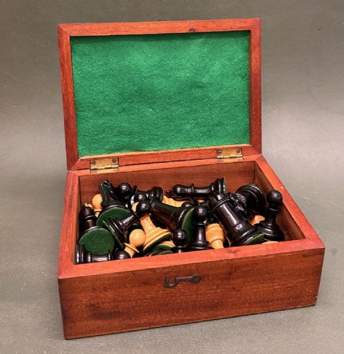 Mahogany Cased Staunton Chess Set (King 7.5cm)