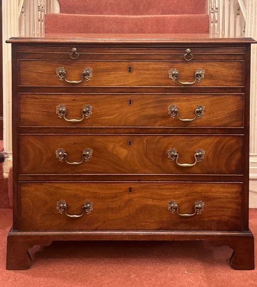 Compact 18th Century Mahogany Batchelors Chest of Drawers