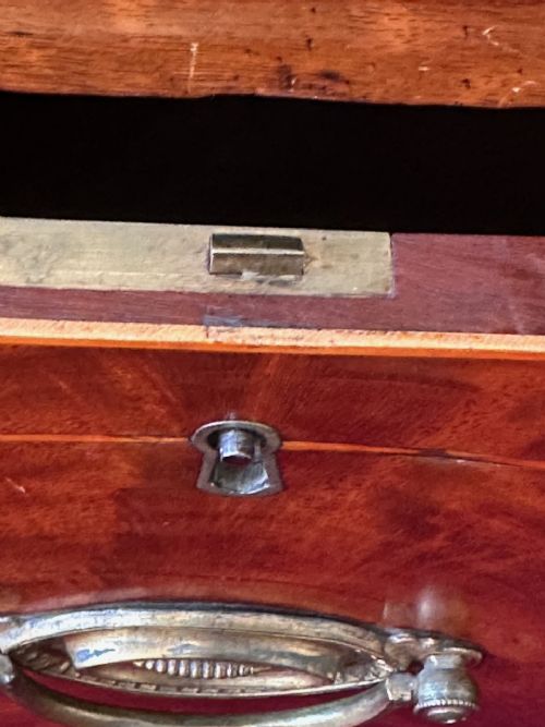 REGENCY PERIOD MAHOGANY BEDSIDE CABINET WITH A PULLOUT STEP - ADDITIONAL PHOTO 5