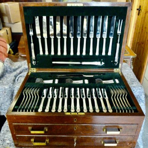 fig 1. AN EXCELLENT CUTLERY CANTEEN FOR TWELVE SETTINGS