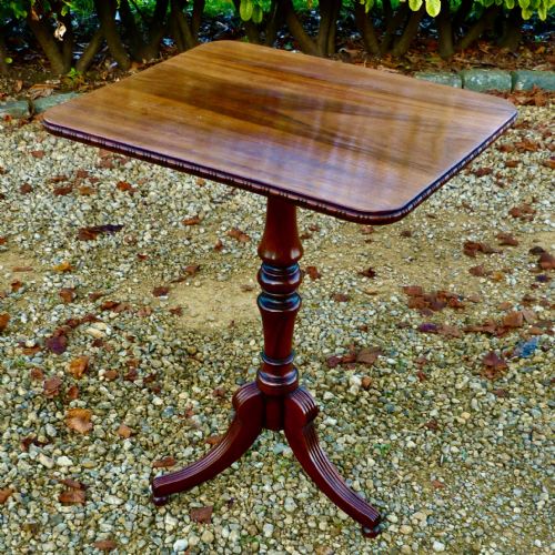 Gillows: Fine Wine Table in Gonzales Alvez
