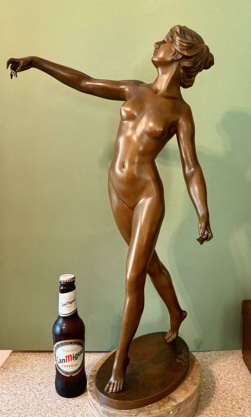 fig 1. A FINE LARGE ELEGANT BRONZE FIGURE