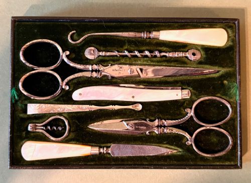 fig 4. LADY'S FULLY-FITTED DRESSING & JEWELLERY CASE