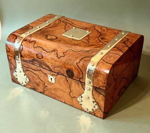 fig 3. VERY FINE WALNUT GAMES COMPENDIUM