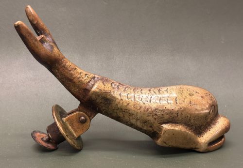 19TH CENTURY BRASS DOOR KNOCKER IN THE FORM OF A DOLPHIN - ADDITIONAL PHOTO 2