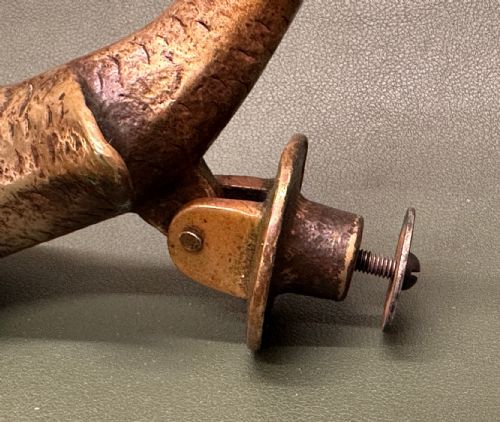 19TH CENTURY BRASS DOOR KNOCKER IN THE FORM OF A DOLPHIN - ADDITIONAL PHOTO 4