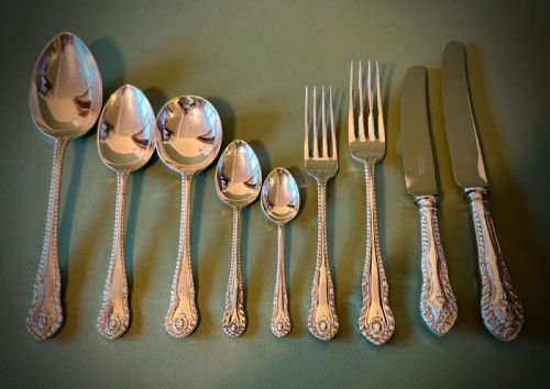 fig 1. HARRODS COMPLETE CANTEEN OF CUTLERY