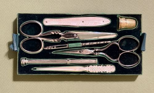 VERY FINE MOTHEROFPEARL SEWING BOX - ADDITIONAL PHOTO 5