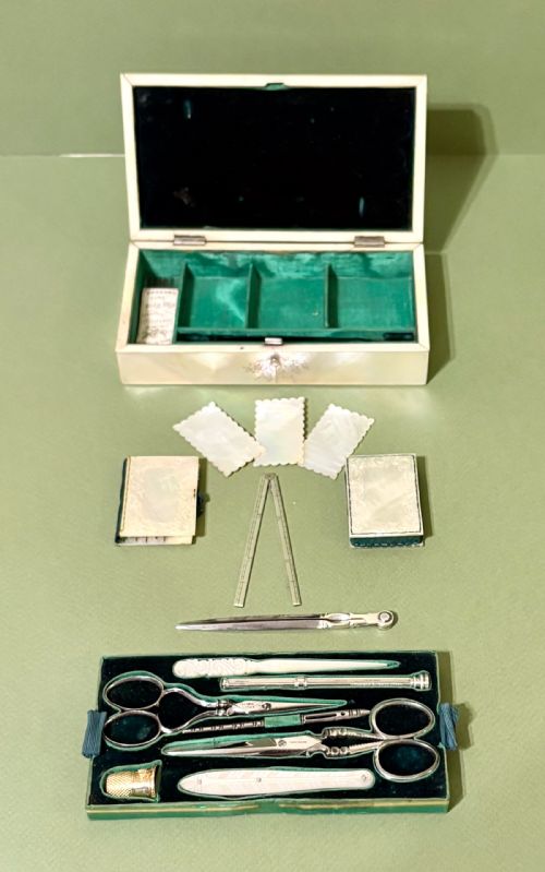 VERY FINE MOTHEROFPEARL SEWING BOX - ADDITIONAL PHOTO 6