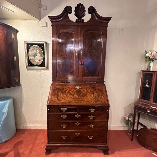 AN EXCEPTIONAL 18TH CENTURY GEORGE II BUREAU BOOKCASE - ADDITIONAL PHOTO 1