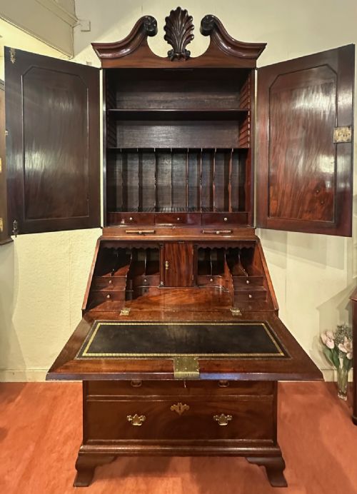 AN EXCEPTIONAL 18TH CENTURY GEORGE II BUREAU BOOKCASE - ADDITIONAL PHOTO 2