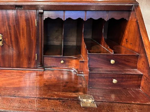 AN EXCEPTIONAL 18TH CENTURY GEORGE II BUREAU BOOKCASE - ADDITIONAL PHOTO 4