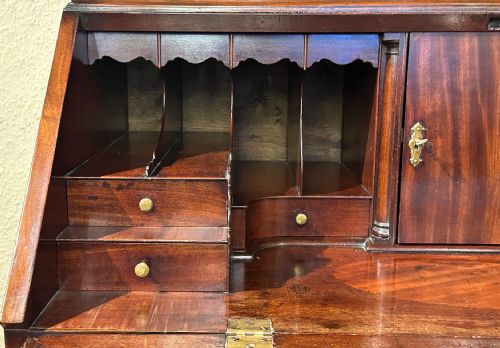 AN EXCEPTIONAL 18TH CENTURY GEORGE II BUREAU BOOKCASE - ADDITIONAL PHOTO 6