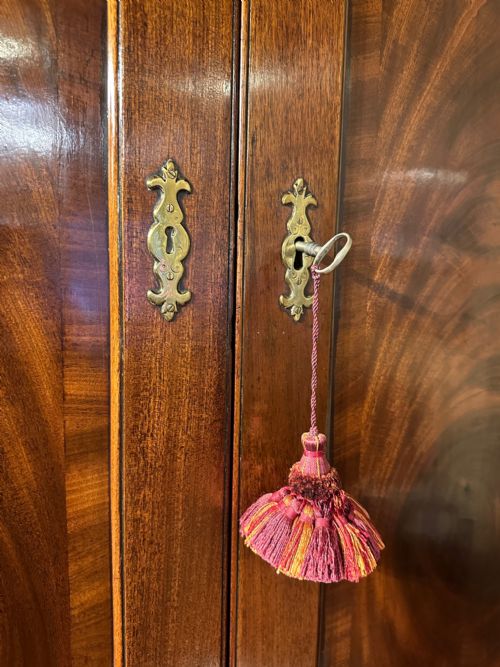 AN EXCEPTIONAL 18TH CENTURY GEORGE II BUREAU BOOKCASE - ADDITIONAL PHOTO 17
