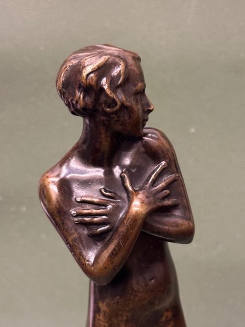 ART NOUVEAU PERIOD FRENCH BRONZE OF A STANDING NUDE FEMALE - ADDITIONAL PHOTO 4