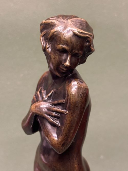 ART NOUVEAU PERIOD FRENCH BRONZE OF A STANDING NUDE FEMALE - ADDITIONAL PHOTO 5