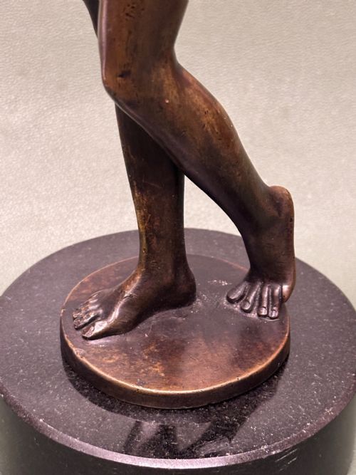 ART NOUVEAU PERIOD FRENCH BRONZE OF A STANDING NUDE FEMALE - ADDITIONAL PHOTO 6