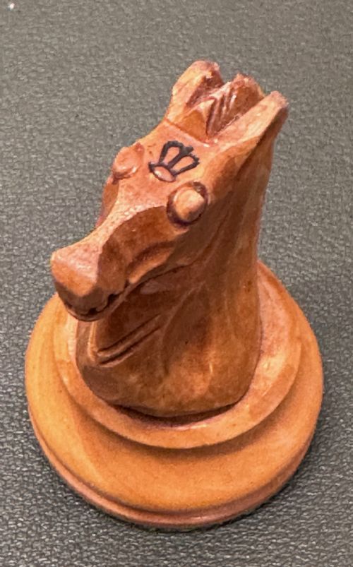 BOXWOOD AND EBONISED STAUNTON PATTERN CHESS SET - ADDITIONAL PHOTO 3
