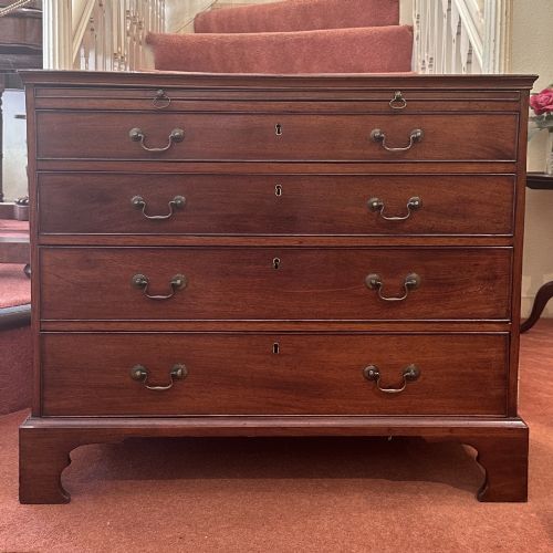 GEORGE III MAHOGANY BATCHELORS CHEST WITH BRUSHING SLIDE