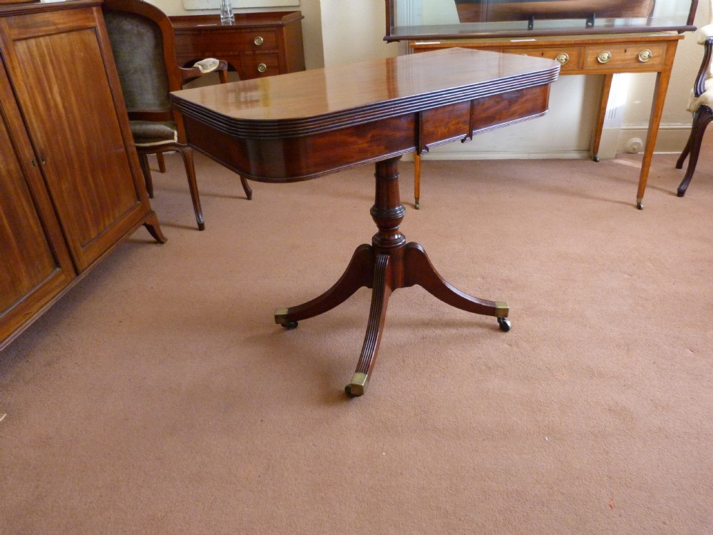A VERY GOOD EARLY 19th CENTURY TEA TABLE