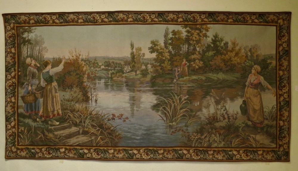 LARGE FRENCH MACHINE-MADE TAPESTRY