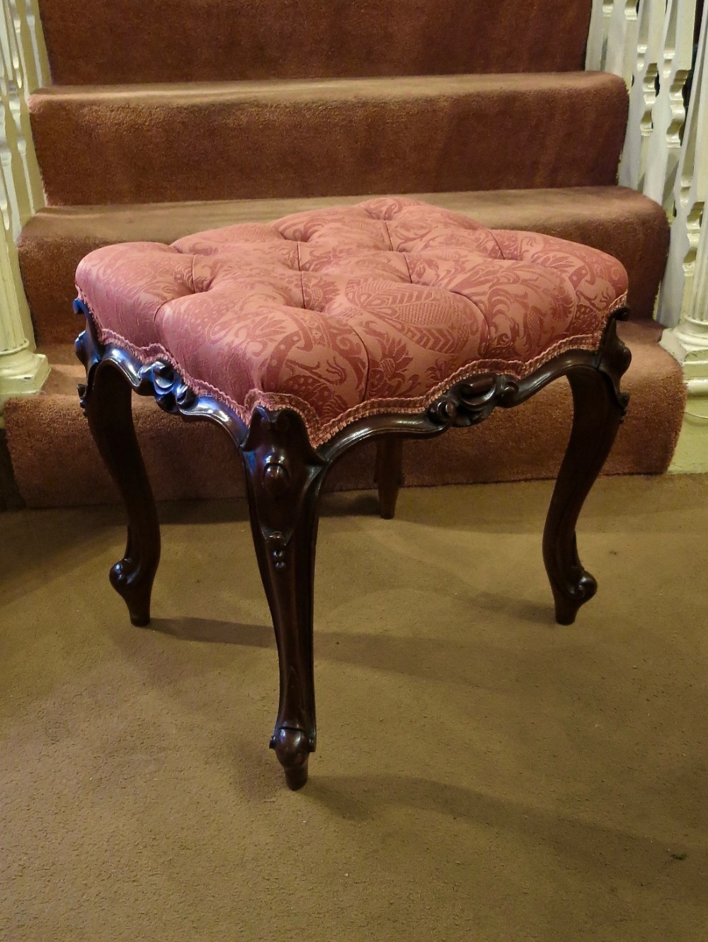 AN ATTRACTIVE VICTORIAN UPHOLSTERED STOOL