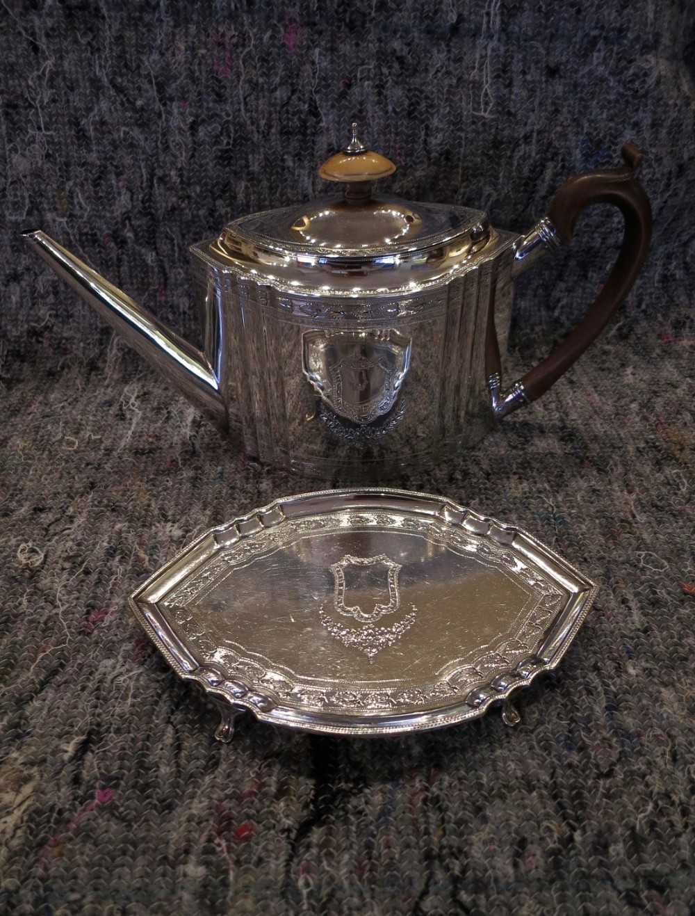 18TH CENTURY GEORGIAN SILVER TEAPOT & STAND