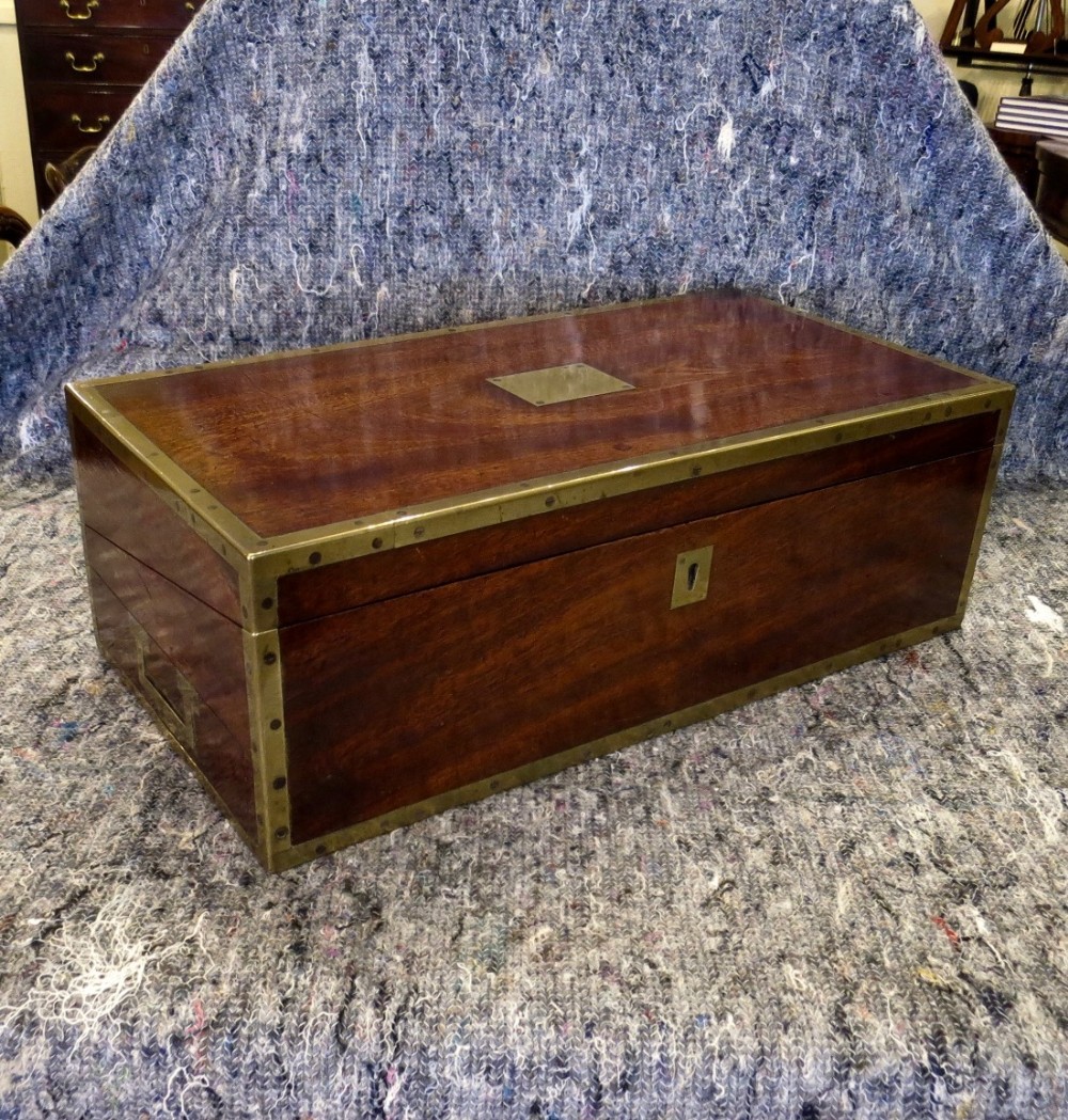 GOOD GEORGE III WELL-FITTED WRITING BOX