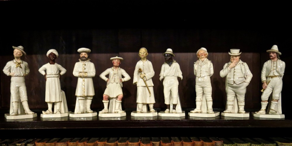 FULL SET OF HADLEYS WORCESTER FIGURES View VIII