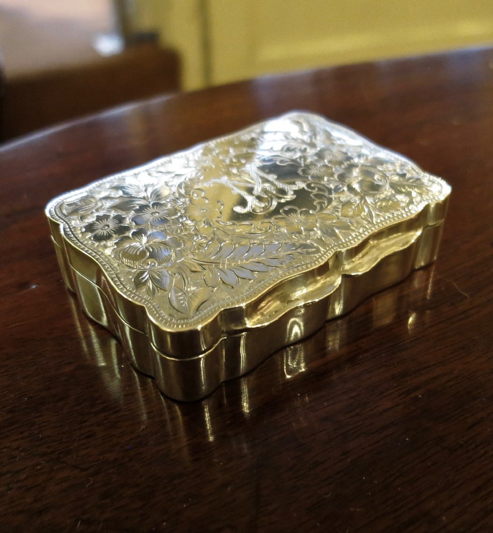 ENGRAVED SILVER SNUFF (OR PILL) BOX
