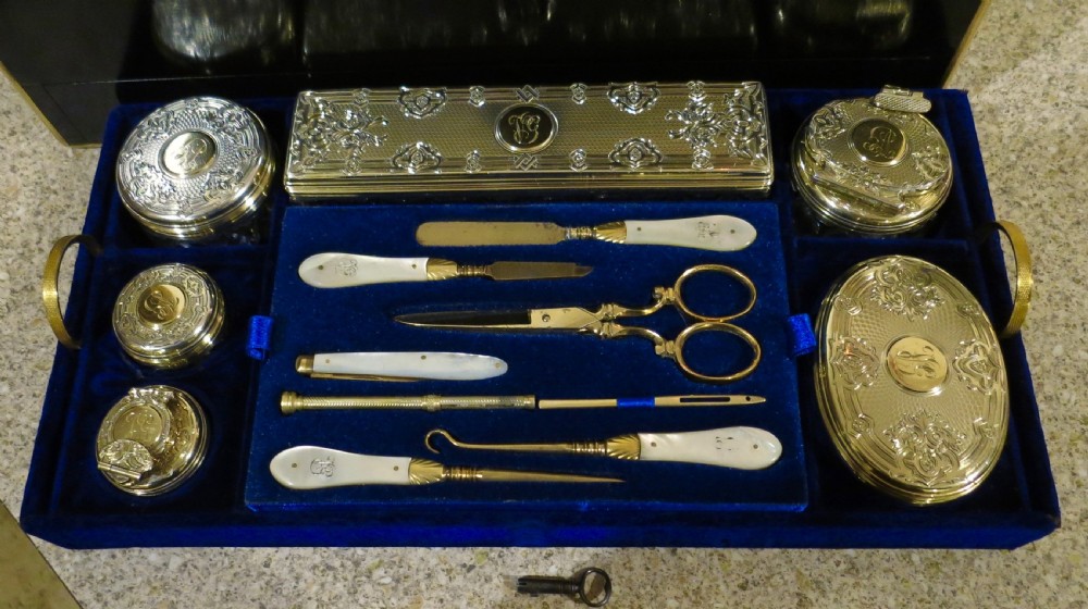 WONDERFUL LADYS FITTED DRESSING CASE View IV