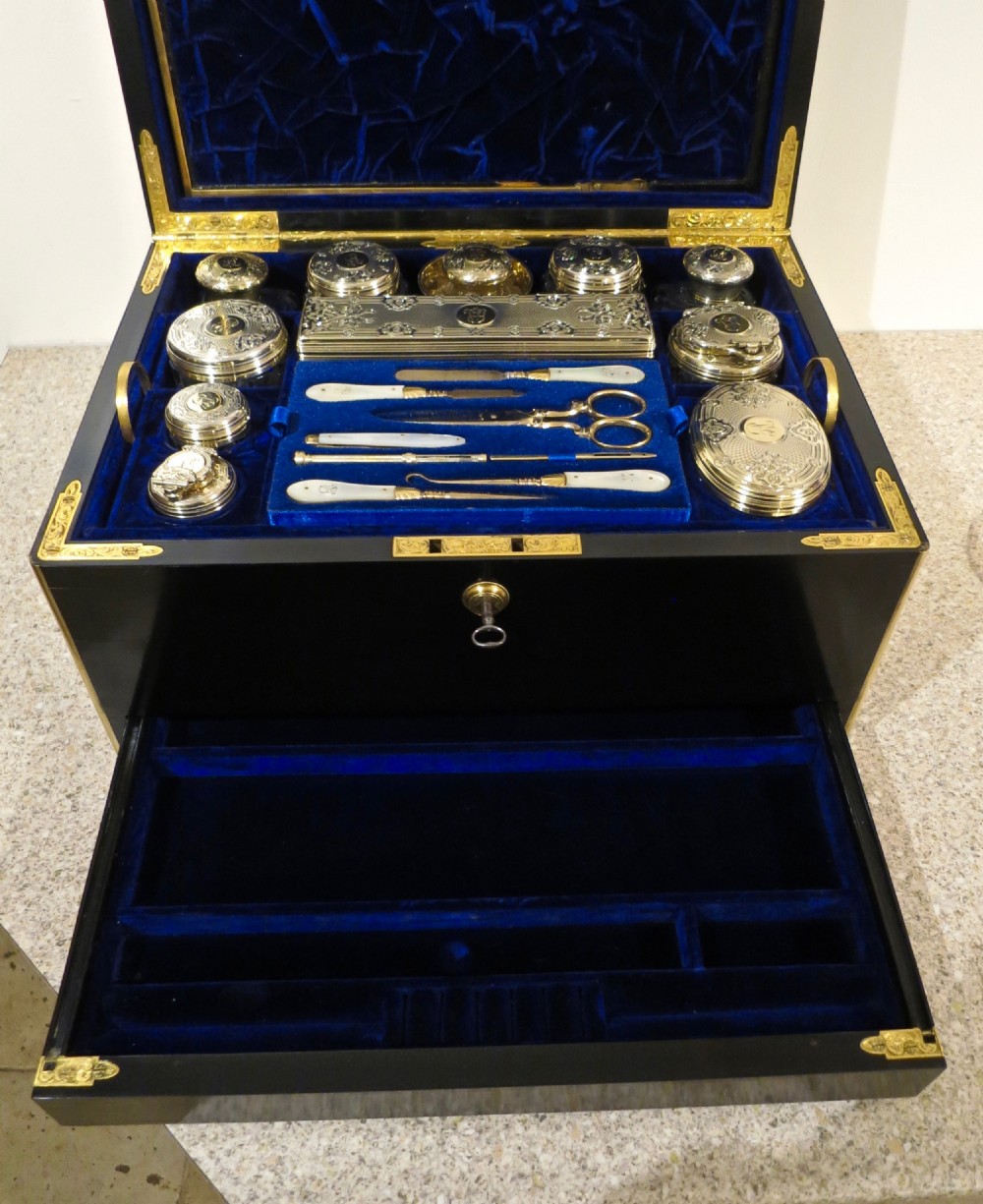 WONDERFUL LADYS FITTED DRESSING CASE View VII