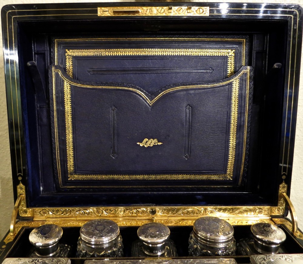 WONDERFUL FITTED LADY'S DRESSING CASE View IX