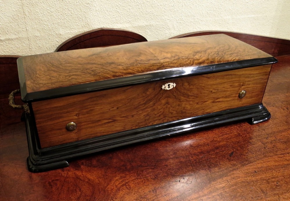 A FINE LARGE 8-TUNE MUSIC BOX View VII