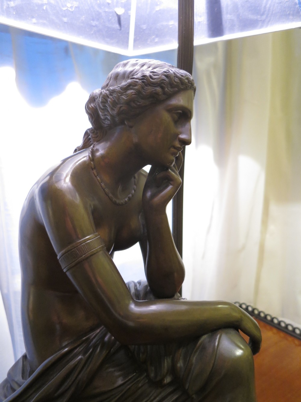 CHARMING BRONZE TABLE LAMP View IV
