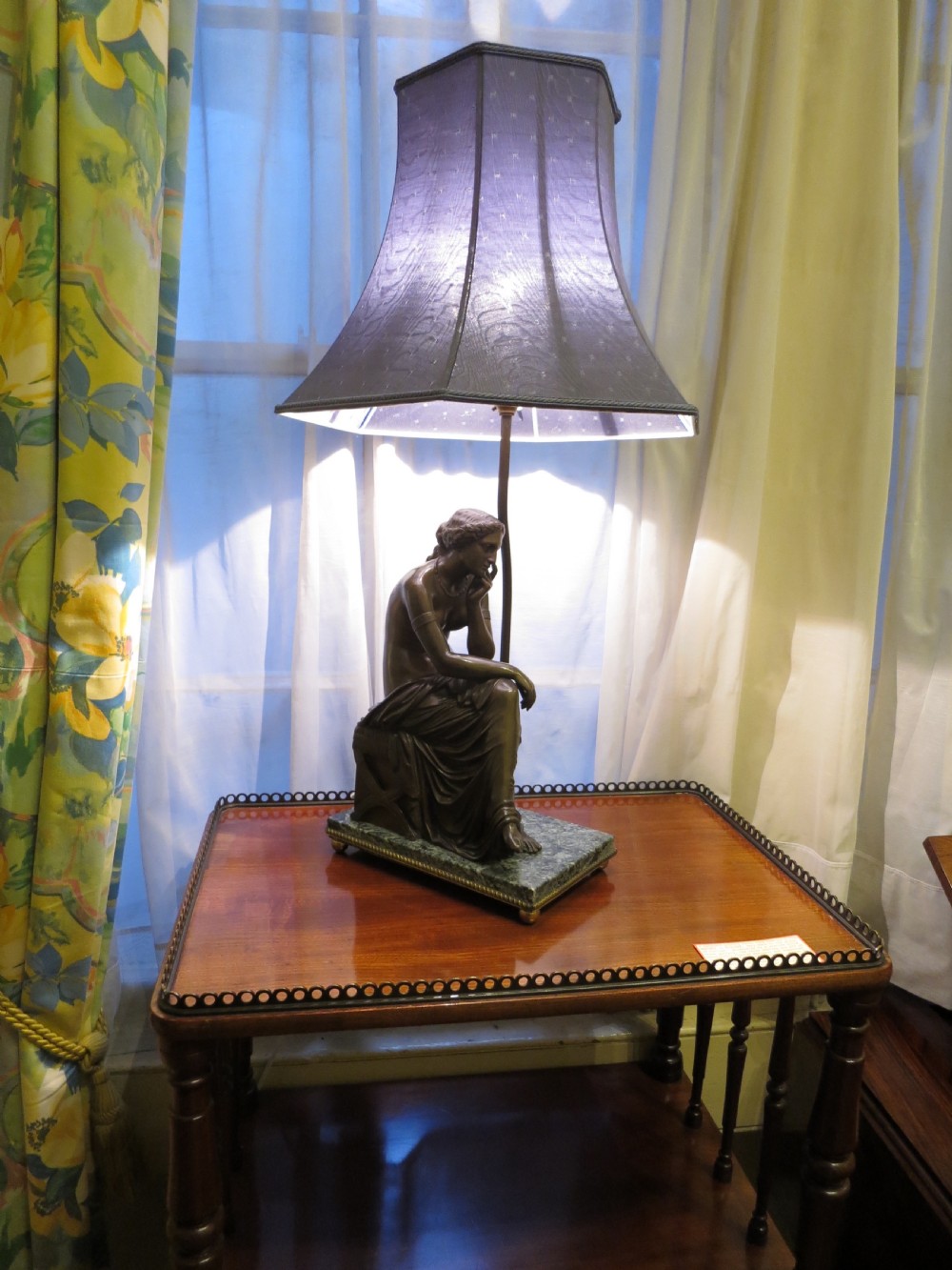 CHARMING BRONZE TABLE LAMP View VI