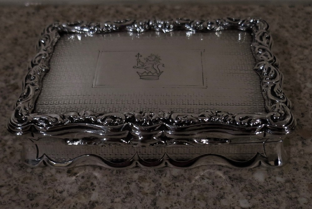 HEAVY SILVER TABLE SNUFF BOX