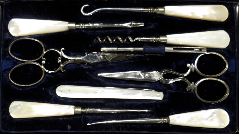 LADYS SILVER-FITTED DRESSING CASE View IV