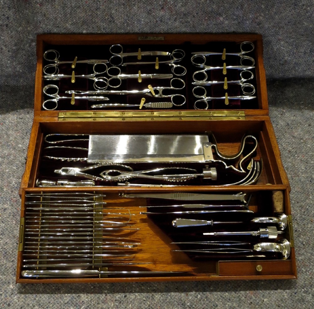 LARGE FULLY-FITTED SURGEON'S 