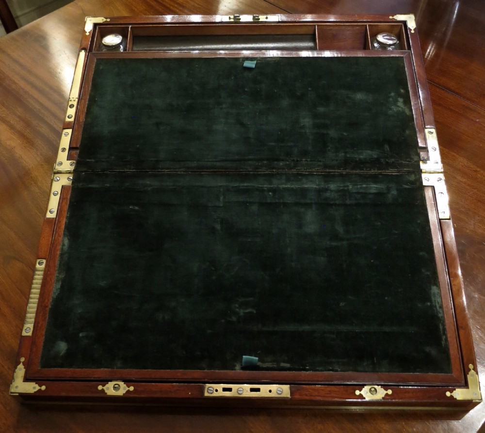 UNUSUAL WRITING BOX & DRESSING CASE View II