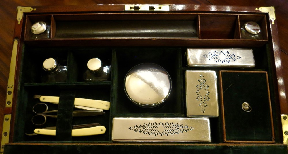 UNUSUAL WRITING BOX & DRESSING CASE View III