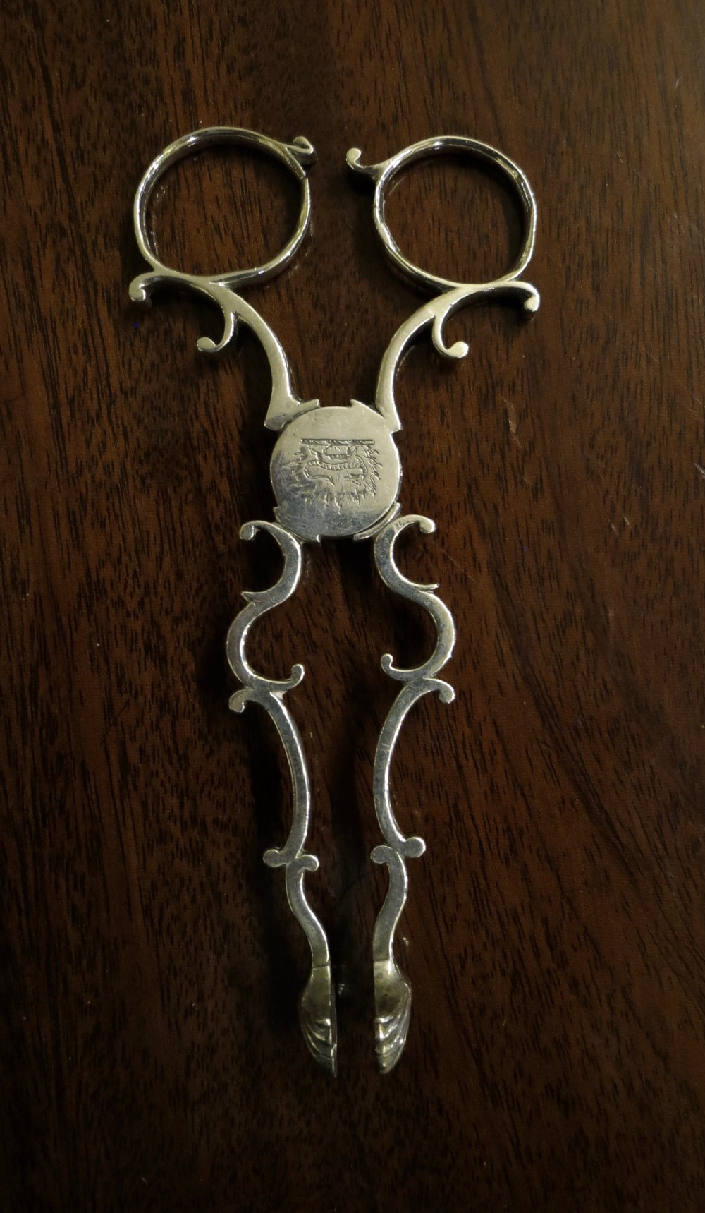 18TH CENTURY SILVER SUGAR NIPS