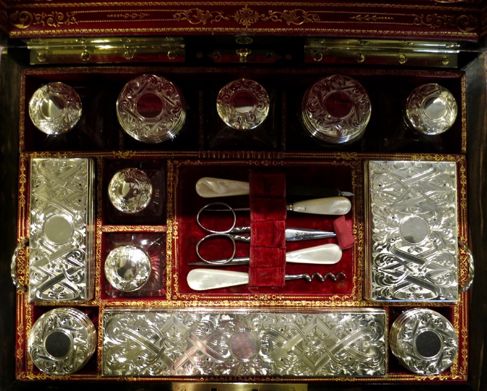 LADYS INLAID & WELL FITTED DRESSING CASE View III